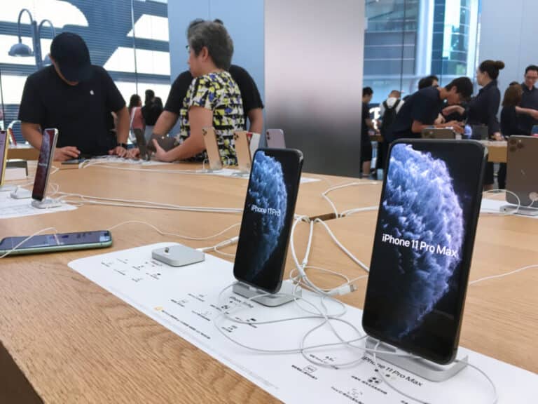 Apple overtakes Samsung as world’s greatest phonemaker